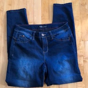 Royalty #WannaBettaButt? Jeans! Size 10!